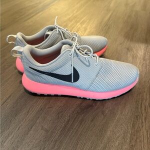 Nike Women's Sneakers in Gray with Pink Accents